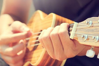 cách gảy đàn ukulele